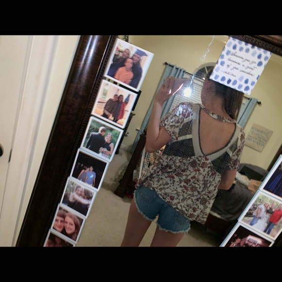 patterned top - Picture 3 of 4